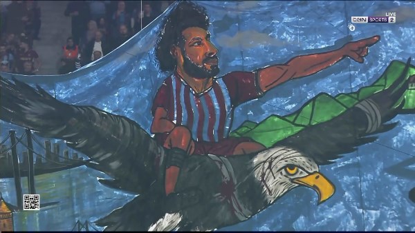 جماهير طرابزون سبور ترفع تيفو لمحمد صلاح بنسر الأهلي والأهرامات