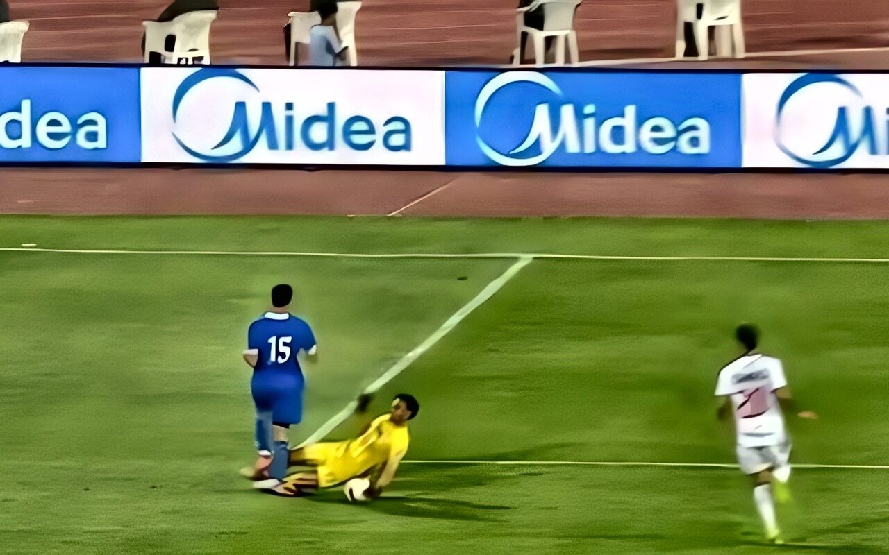 لاعب بترول أسيوط لحكم مباراة الزمالك: الله يسامحك هركب شريحة و6 مسامير وخطافين