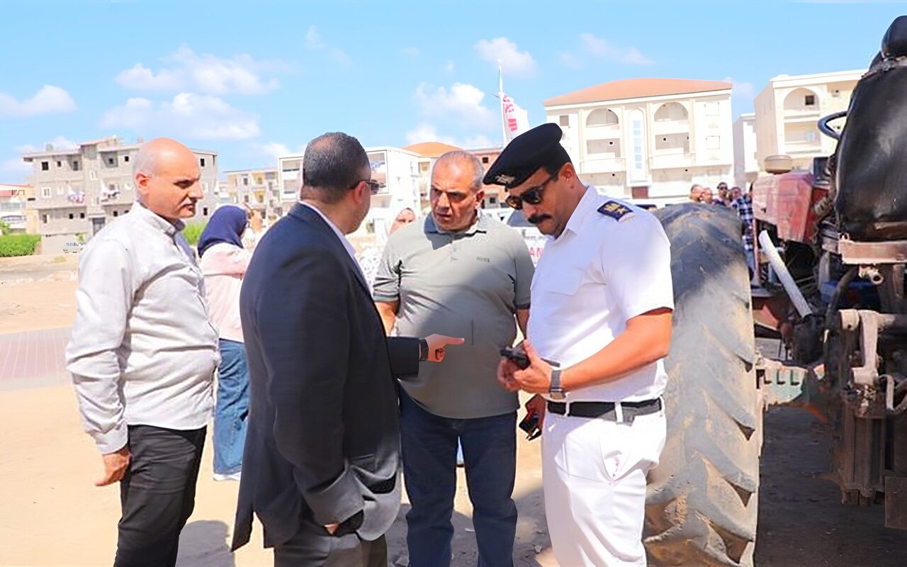 محافظ دمياط يوجه بحسم مخالفات الامتداد العمراني برأس البر ويتابع فتح الجراجات المغلقة