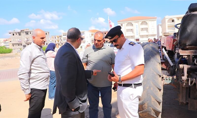 محافظ دمياط يوجه بحسم مخالفات الامتداد العمراني برأس البر ويتابع فتح الجراجات المغلقة