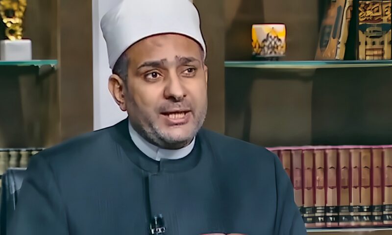 هل خدمتي لحماتي تلزمني التضحية بشغلي وحياتي؟ أمين الفتوى يجيب (فيديو)