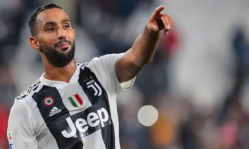 اقتراب نجم المغرب من منصب إداري بميلان الإيطالي