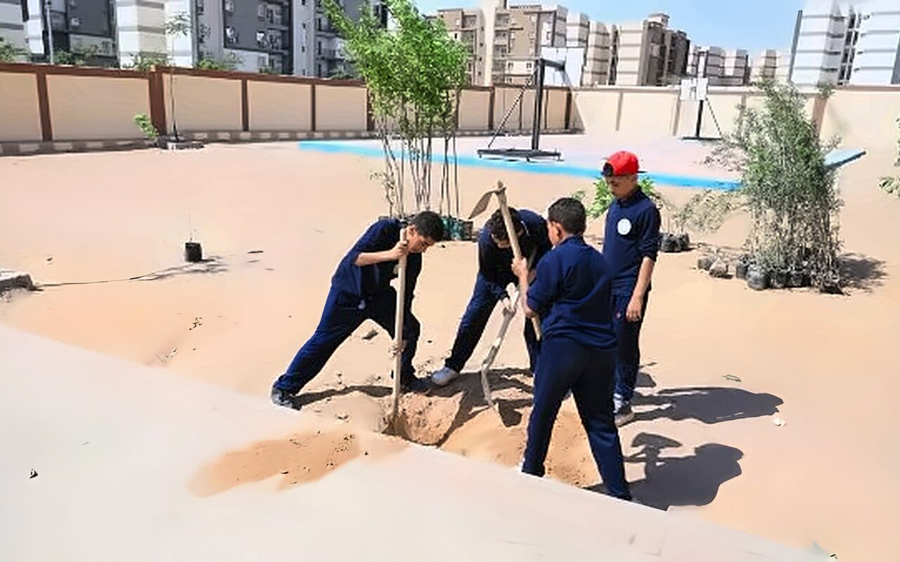 دعم مدرسة الكرنك بـ 150 شجرة ضمن مبادرة «100 مليون شجرة» بمدينة بدر