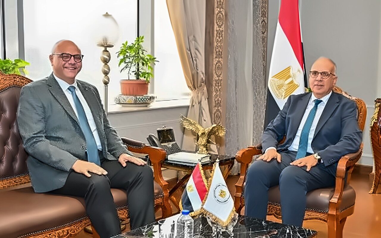 الدكتور هاني سويلم يبحث مع محافظ الإسكندرية مشروعات حماية الشواطئ