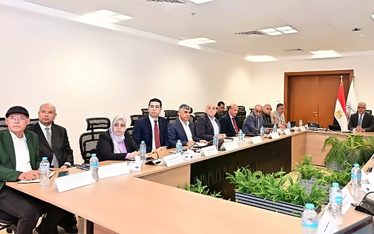 وزير الري يتابع إيراد نهر النيل وموقف بحيرة السد العالي واستعدادات موسم السيول