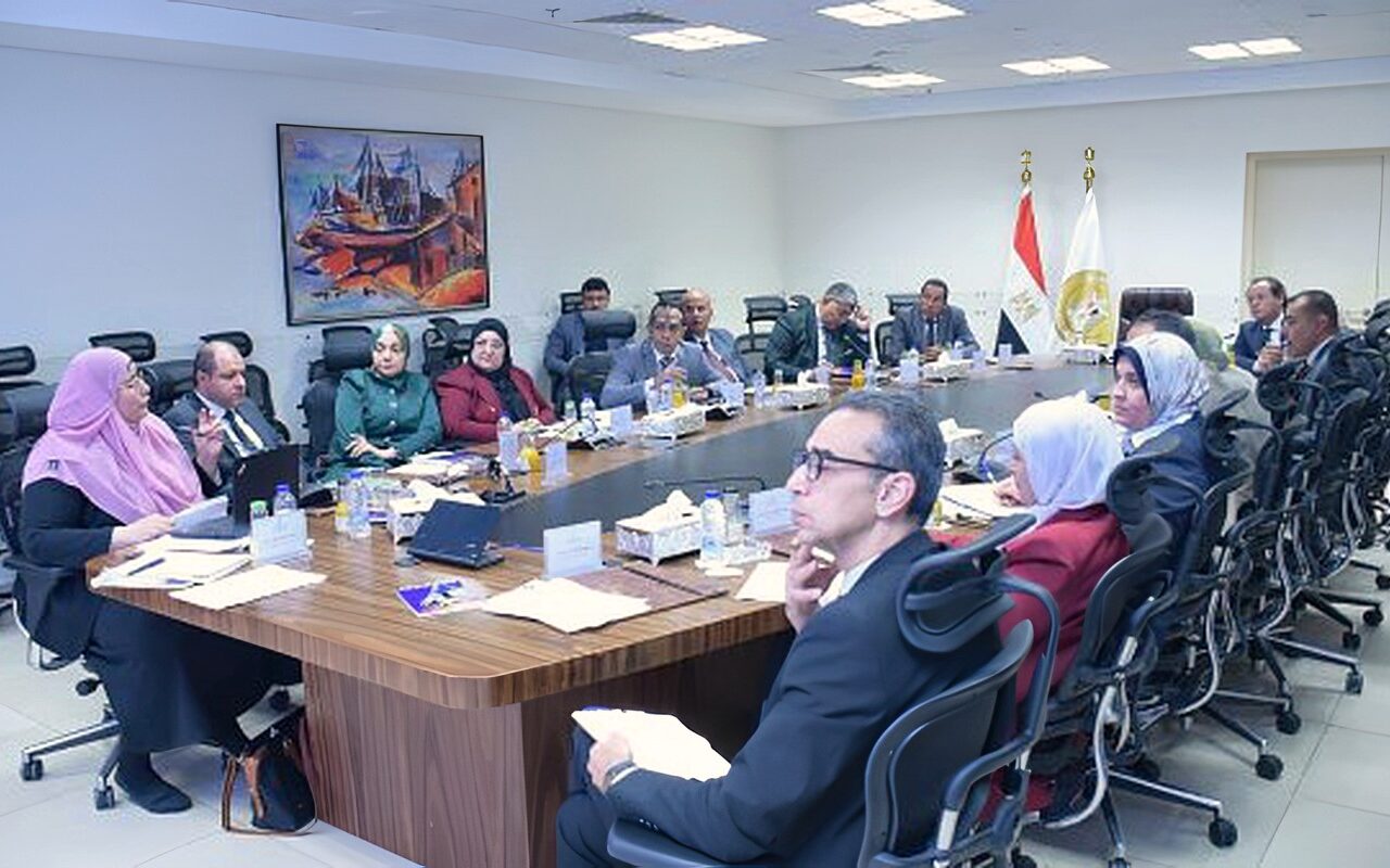 رئيس جهاز شئون البيئة يتابع الموقف التنفيذي للخطة الاستثمارية للعام المالي2026/2027