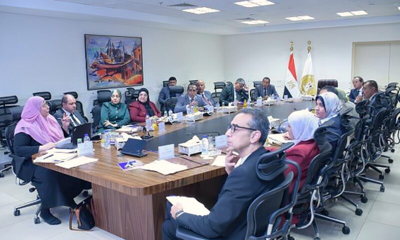رئيس جهاز شئون البيئة يتابع الموقف التنفيذي للخطة الاستثمارية للعام المالي2026/2027