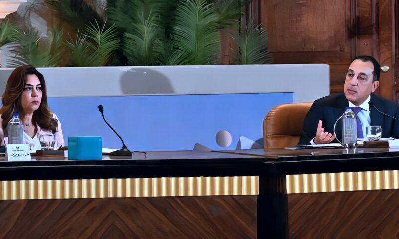 منال عوض: 48% من موازنات المحافظات مخصصة لتطوير الطرق المحلية وصيانتها