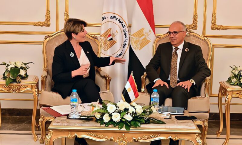 سويلم يلتقي وزيرة البيئة البريطانية لبحث تعزيز التعاون في مجالات المياه والمناخ
