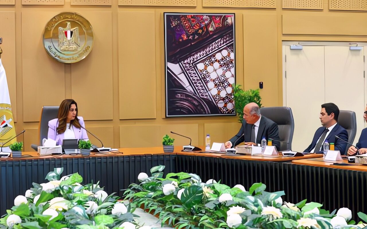 وزيرة البيئة تتابع آخر مستجدات مشاركة مصر في قمة المناخ بتركيا