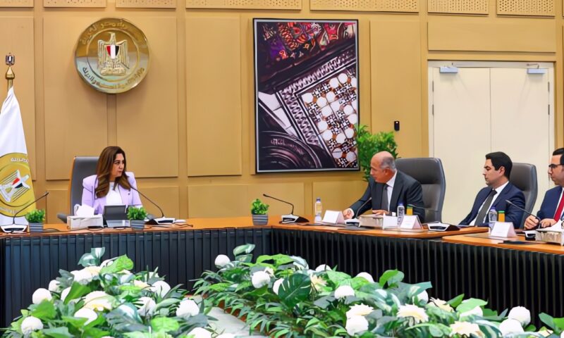 وزيرة البيئة تتابع آخر مستجدات مشاركة مصر في قمة المناخ بتركيا