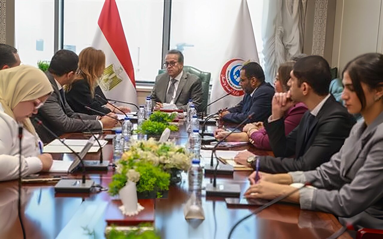 وزير الصحة يبحث مع وفد الأمانة العامة لجامعة الدول العربية سبل تعزيز التعاون الصحي العربي المشترك