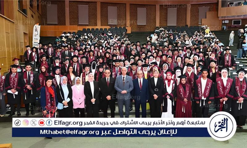 رئيس جامعة أسيوط يشهد حفل تخرج دفعة جديدة من برامج الماجستير المهني بكلية التجارة