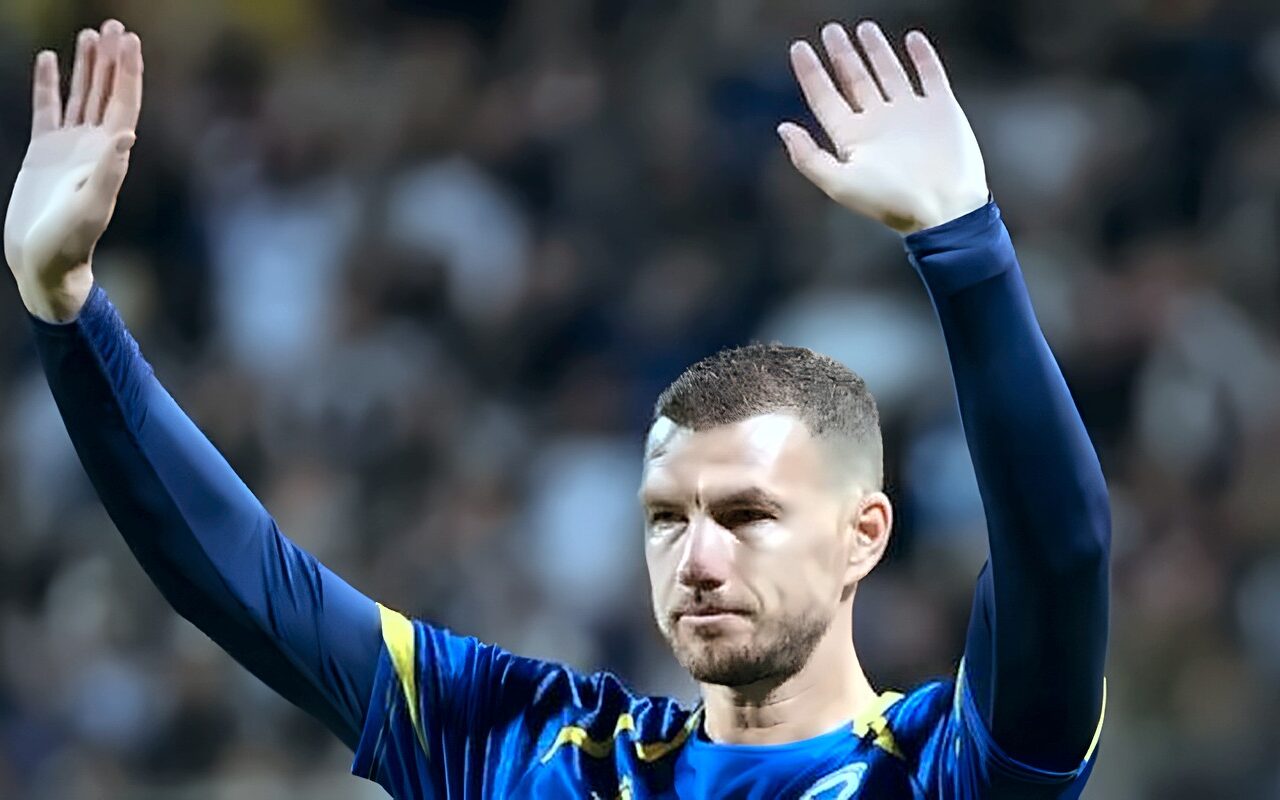 تكريم إدين دجيكو الهداف التاريخي لمنتخب البوسنة والهرسك في مباراته الأخيرة (فيديو)