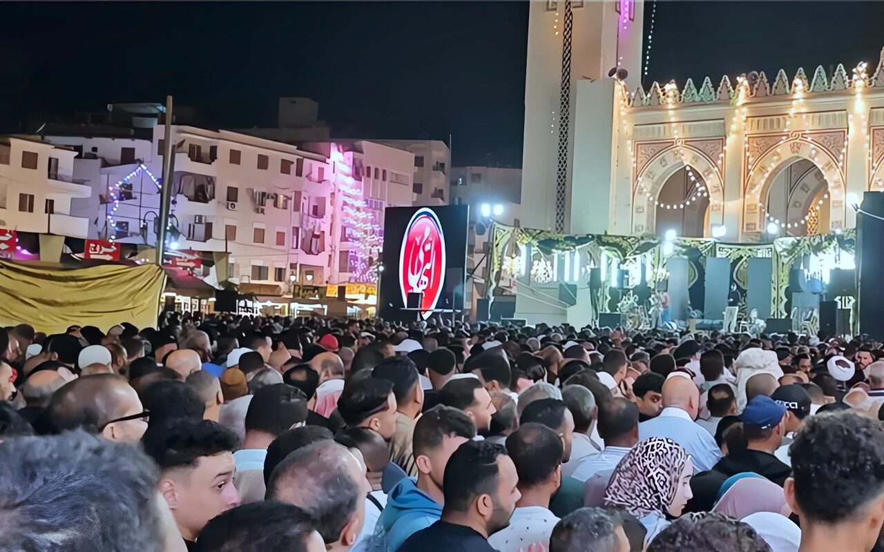 المئات يترقبون ظهور الشيخ ياسين التهامي في الليلة الختامية لمولد السيد البدوي بطنطا