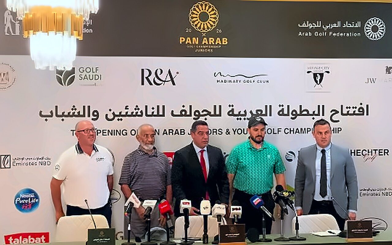 سائح يحمل مضربًا.. لماذا تراهن دول العالم على سياحة الجولف؟