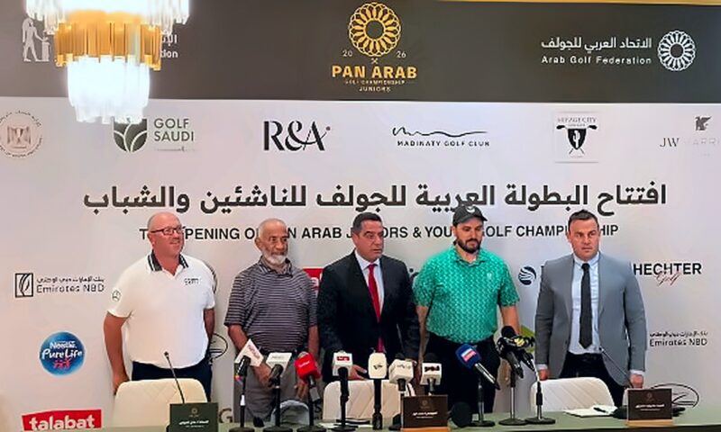 سائح يحمل مضربًا.. لماذا تراهن دول العالم على سياحة الجولف؟