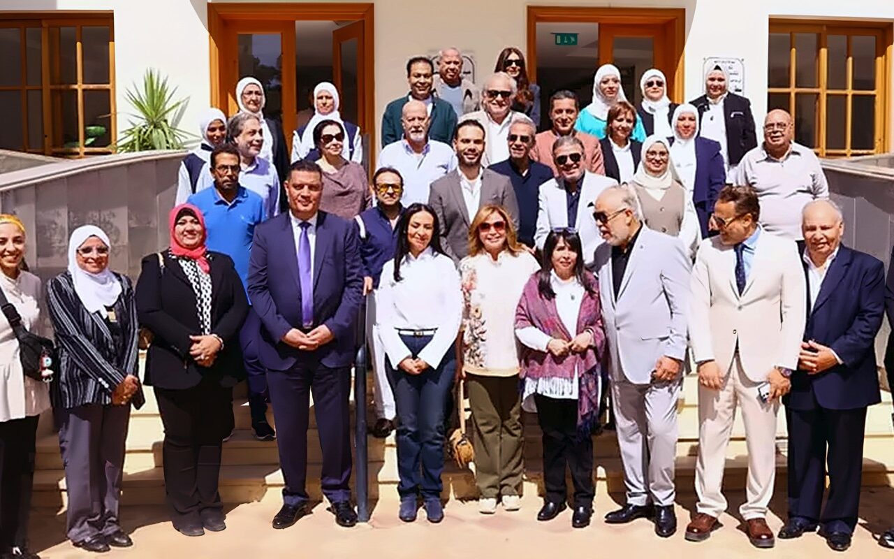 وزيرة التضامن الاجتماعي تتفقد دار إقامة كبار الفنانين بمدينة السادس من أكتوبر بحضور نقيب المهن التمثيلية