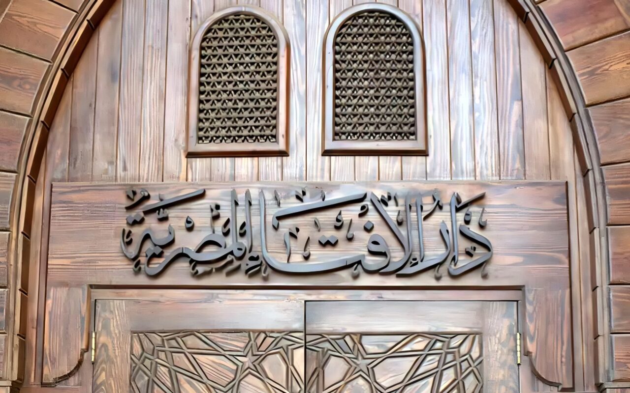 الإفتاء: مناداة الإنسان أحد والديه باسمه مجردًا حرام في هذه الحالة