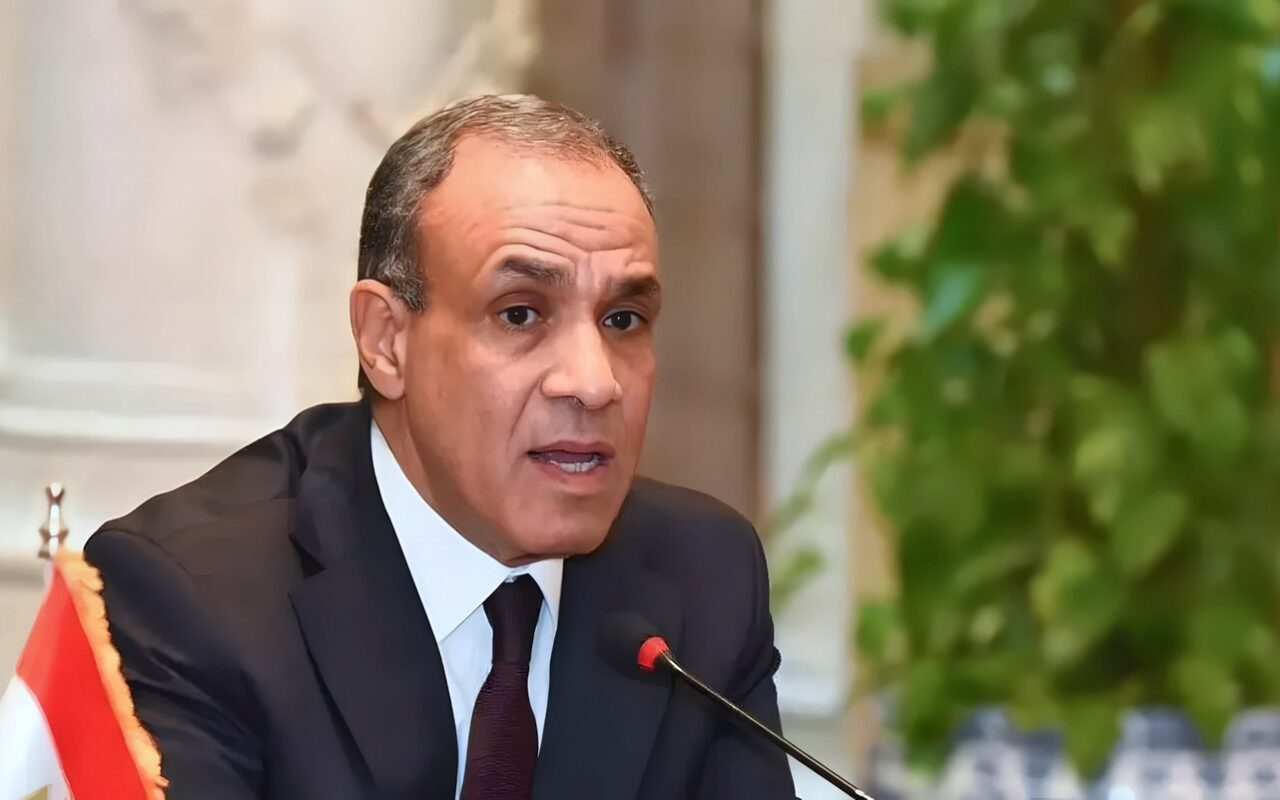 وزير الخارجية يستقبل أوائل الطلاب بالجامعات المصرية (صور)