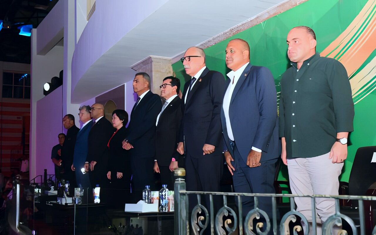 بحضور أشرف صبحي.. محافظ جنوب سيناء يفتتح بطولة العالم للجامعات للسباحة بالزعانف 2026 بشرم الشيخ