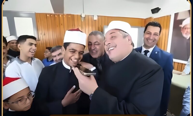 تشرفونا هنا في القاهرة.. شيخ الأزهر يطمئن على مدرسي وطلاب الأزهر في شمال سيناء