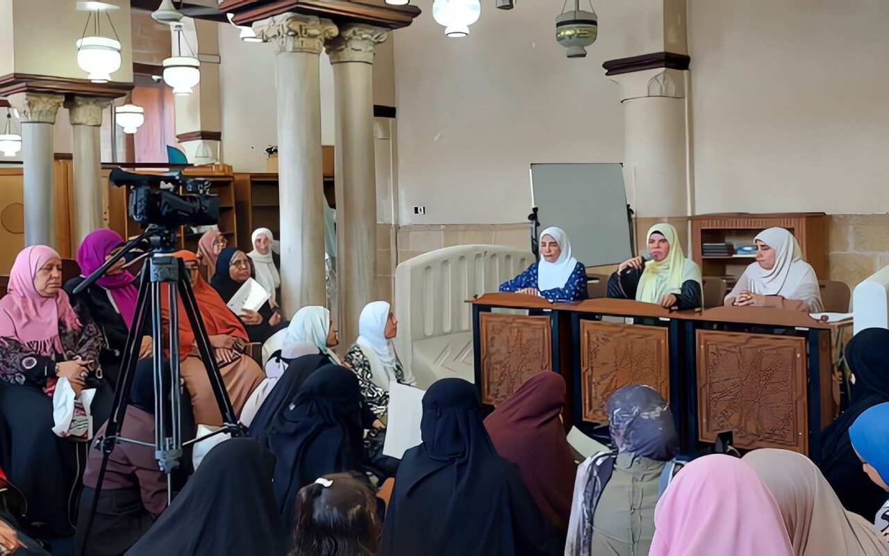 أخلاقيات صحبة العلماء وأثرها في صون الفكر في ملتقى المرأة بالجامع الأزهر