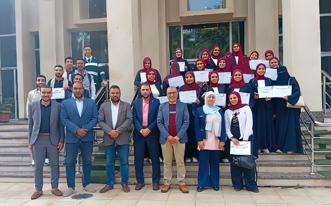 مرصد الأزهر ينظم دورة تدريبية حول التحيز المعرفي والتفكير النقدي لطلاب كلية التربية