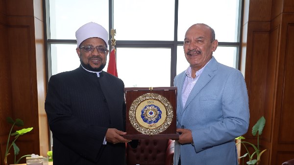 أمين البحوث الإسلامية ومحافظ السويس يبحثان سبل تعزيز التعاون المشترك في نشر الوعي