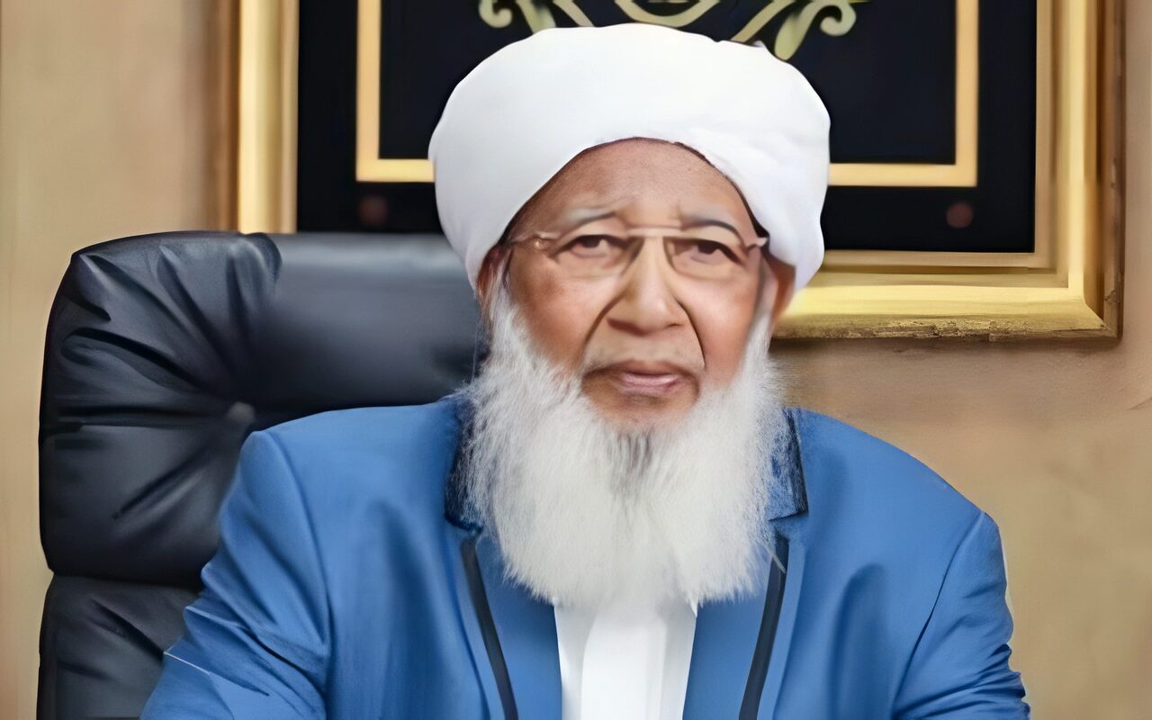 جامعة ينيبويا تمنح مفتي الديار الهندية الشيخ أبي بكر أحمد الدكتوراه الفخرية