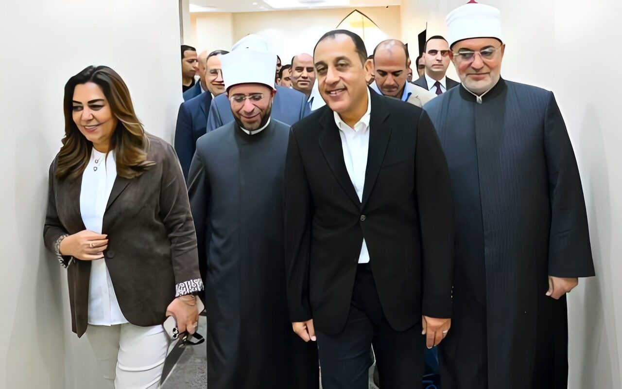 رئيس الوزراء ومفتي الجمهورية يفتتحان فرع دار الإفتاء المصرية بمحافظة السويس.. صور