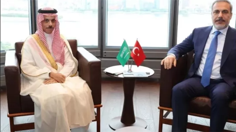 لبحث الهجمات الأخيرة على المملكة، اتصال هاتفي بين وزيري خارجية السعودية وتركيا