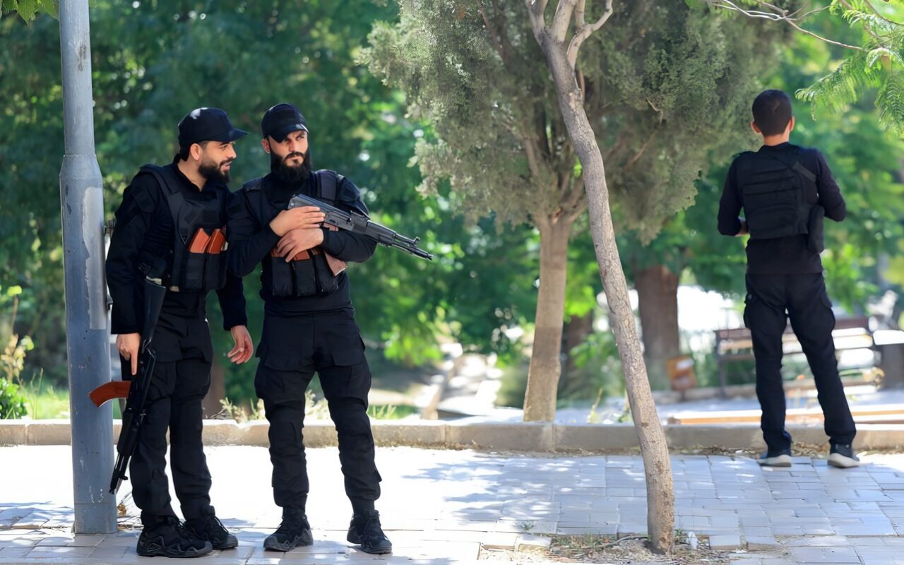 اشتباكات مع دواعش بريف دمشق.. مقتل 5 وضبط أحزمة ناسفة