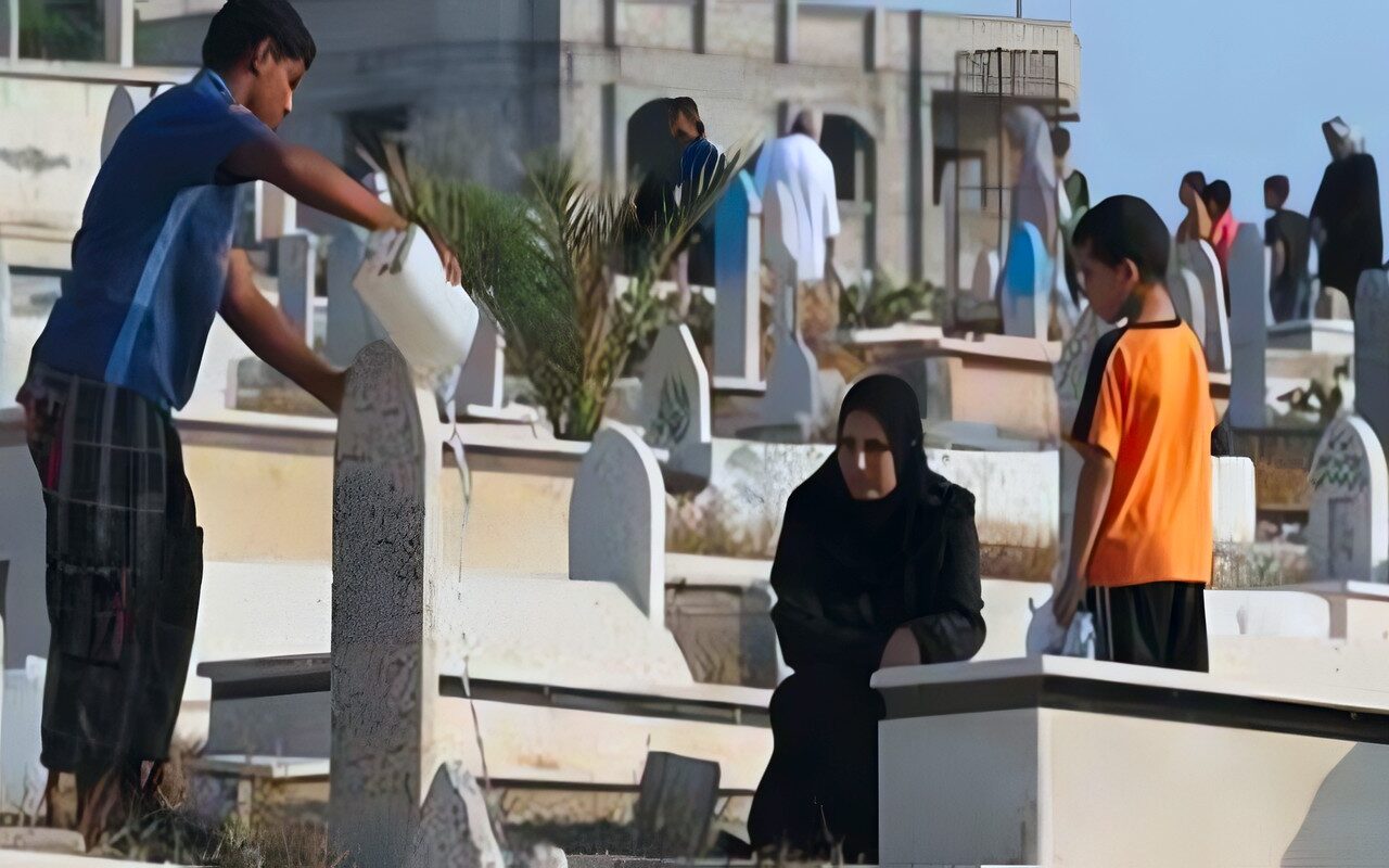 حكم زيارة قبر الوالدين كل جمعة وقراءة القرآن لهما