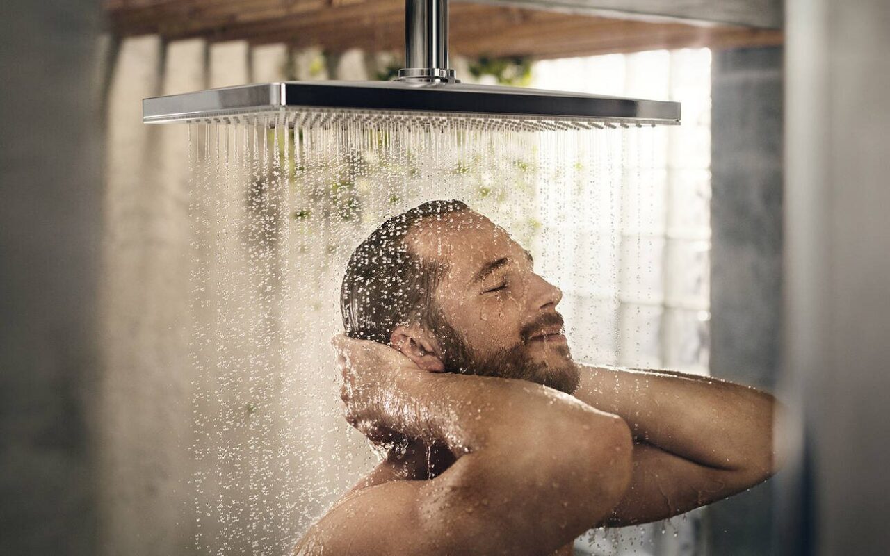 هل الاستحمام يغني عن الوضوء؟.. أمين الفتوى يجيب