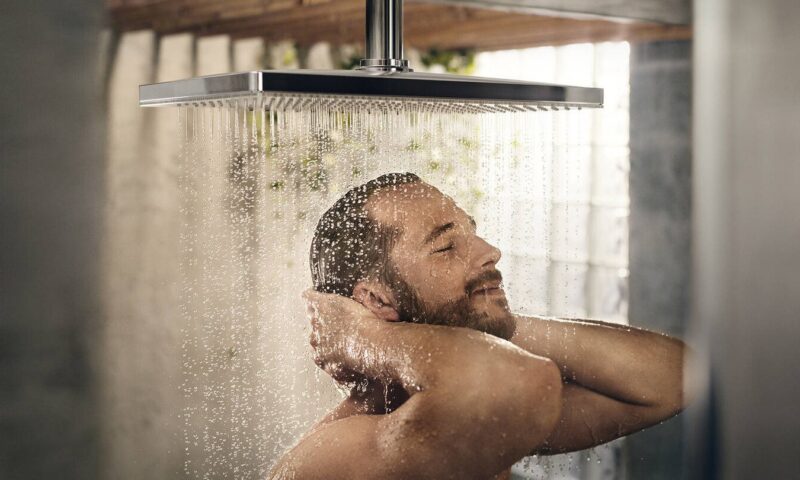 هل الاستحمام يغني عن الوضوء؟.. أمين الفتوى يجيب