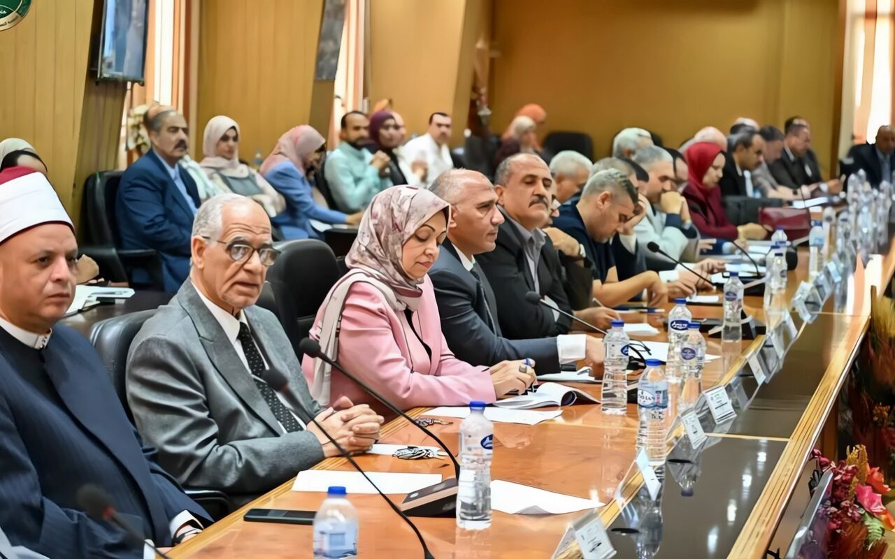 محافظ الشرقية يقيل نائب رئيس منيا القمح ويوجه بتكثيف حملات النظافة ومواجهة التعديات