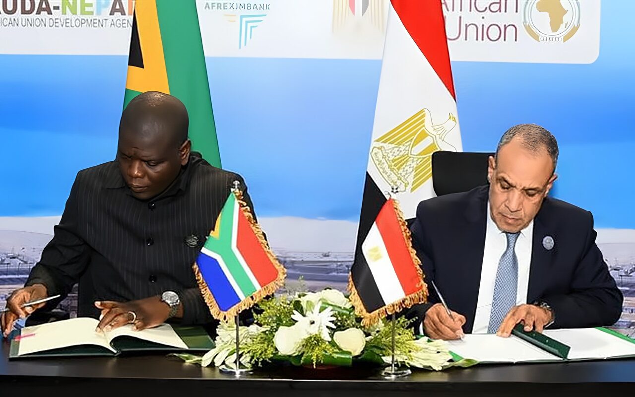 وزير الخارجية يبحث مع نظيره الجنوب أفريقي التطورات الإقليمية والأوضاع في السودان ومنطقة الساحل