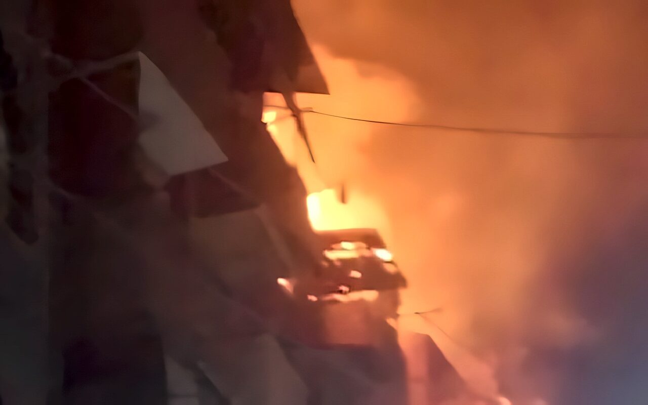 حريق بأبراج حمام أعلى 5 منازل في كفر البدماص بالمنصورة، ولا إصابات حتى الآن