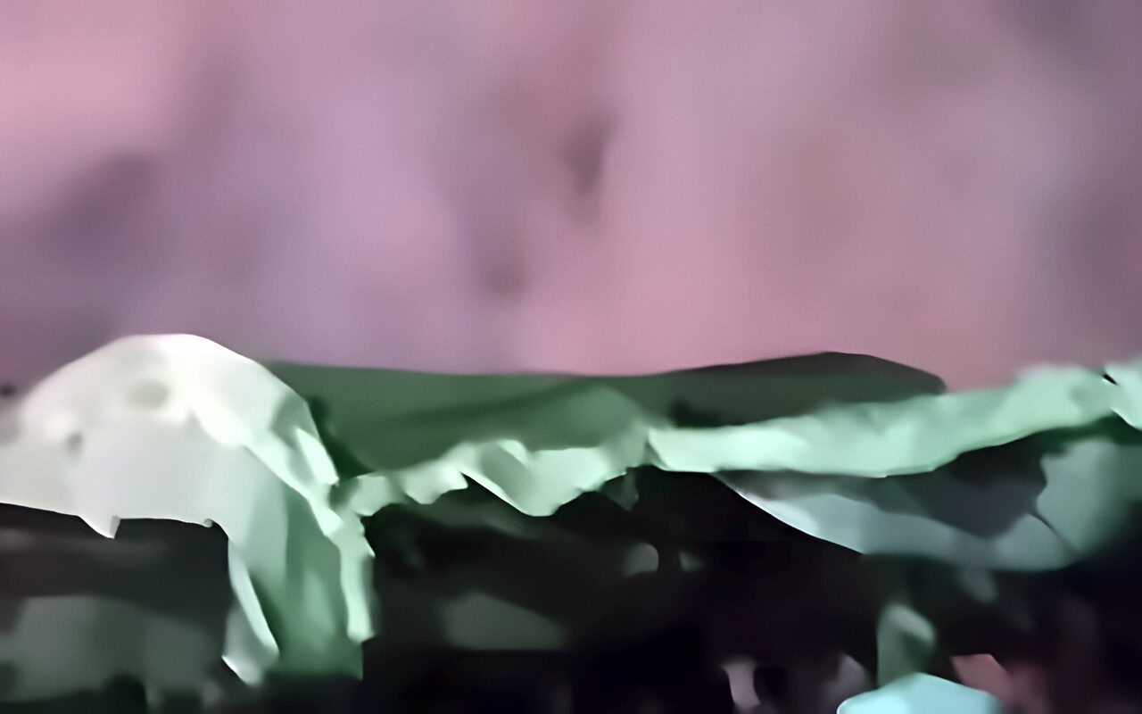 دخان أسود غطى السماء.. إخماد حريق هائل التهم جراج سيارات في أوسيم.. صور