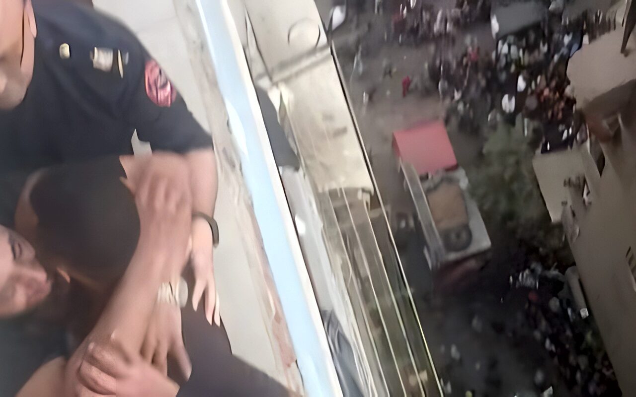 القصة الكاملة لإنقاذ شاب حاول القفز من الطابق الـ13 بالجيزة.. صور
