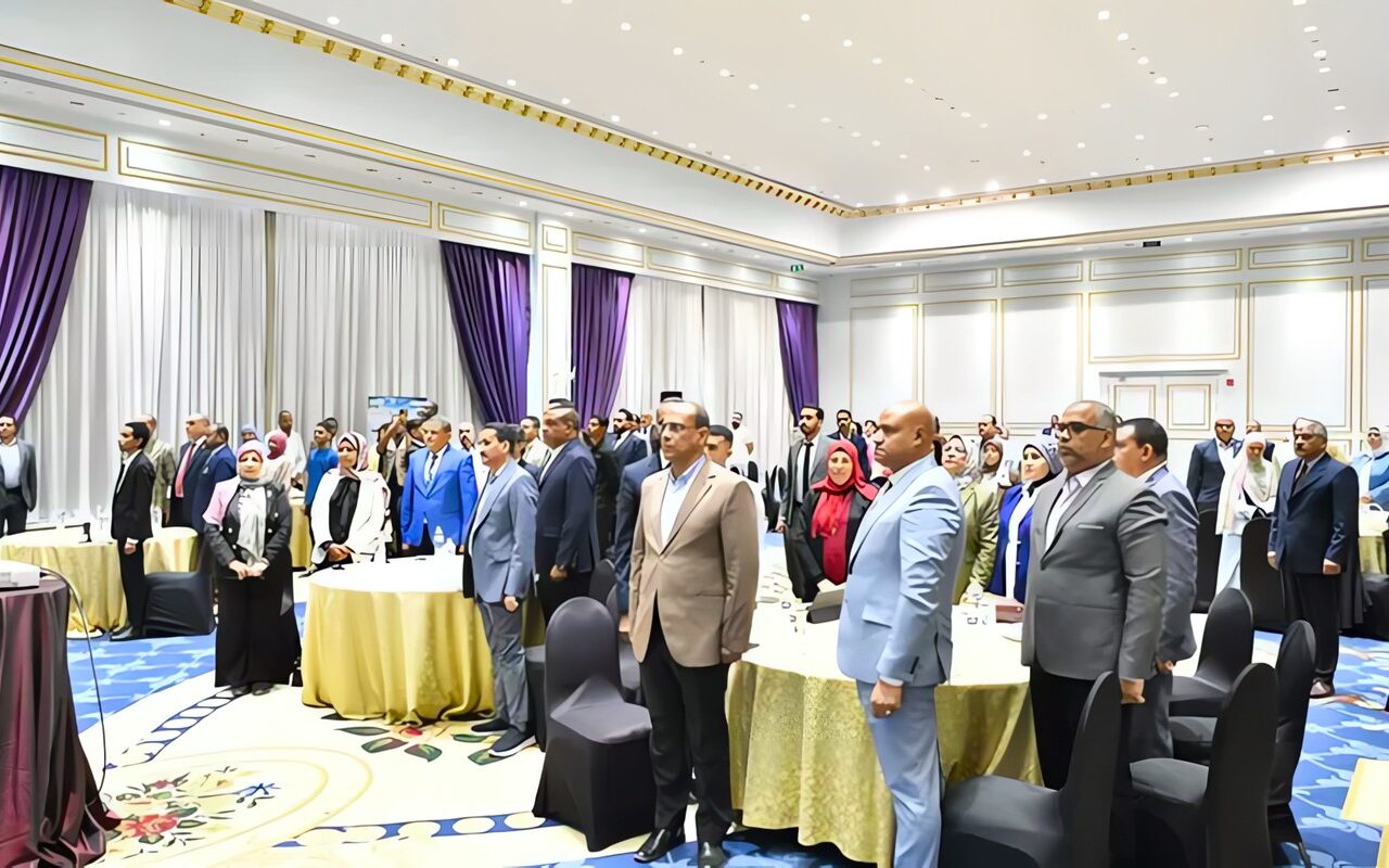 محافظ قنا يشارك في مؤتمر إعلان المشروعات الفائزة بمبادرة المشروعات الخضراء الذكية (صور)