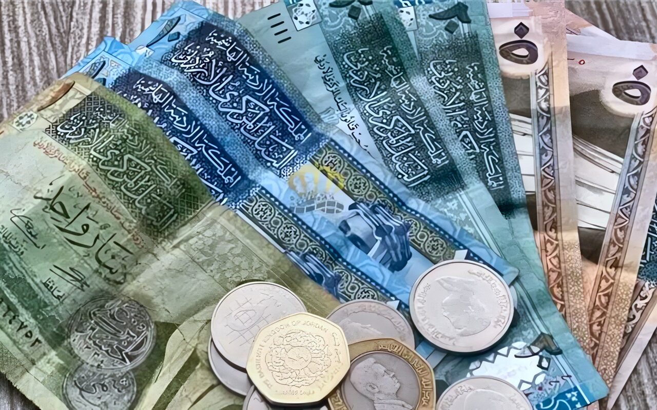 تراجع سعر الدينار الأردني أمام الجنيه في البنك الأهلي صباح اليوم الأربعاء