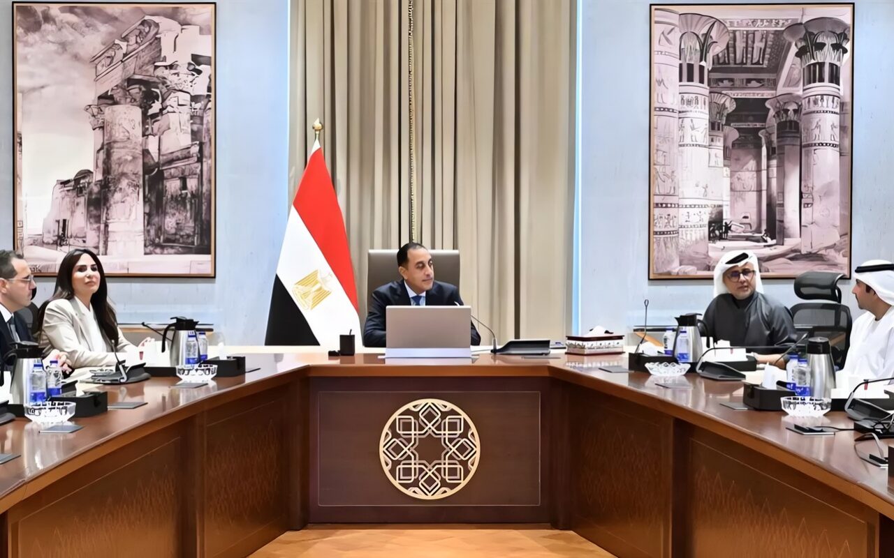 مدبولي يتابع مستجدات تنفيذ مشروعات رأس الحكمة مع الشريك الإماراتي
