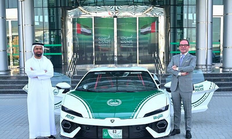 لامبورجيني بقوة 920 حصانا تنضم إلى أسطول شرطة دبي