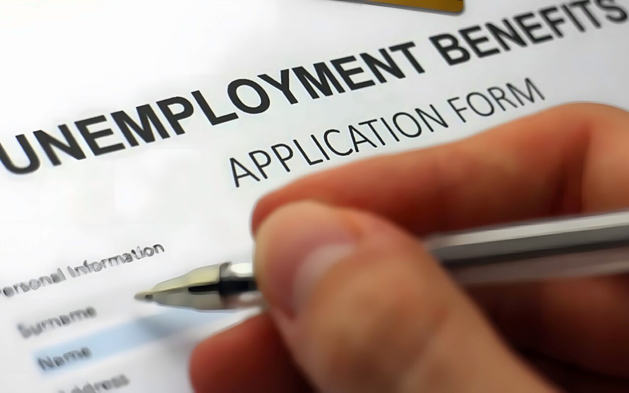 انخفاض طلبات إعانة البطالة في أميركا مع تراجع تسريح العمال