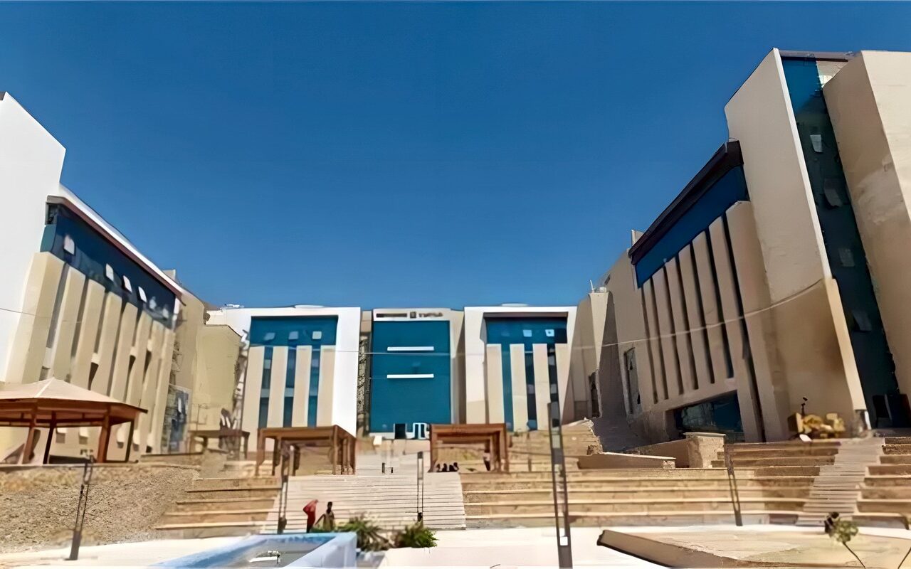 لا تفوت الفرصة، دليلك لشروط التقديم في منح الجامعات الأهلية للمتفوقين ومحدودي الدخل