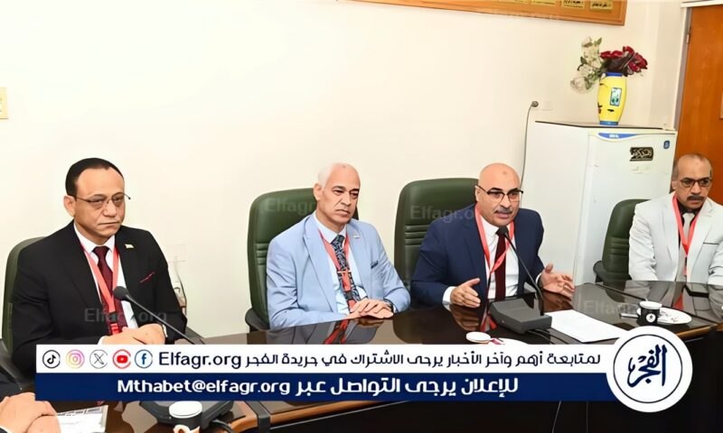 رئيس جامعة أسيوط يلتقي لجان تقييم الباحثين في الاختبار الشفوي لتأهيلي الدكتوراه بكلية علوم الرياضة