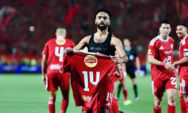 حسين الشحات على رأس بدلاء الأهلي في قمة الدوري أمام الزمالك