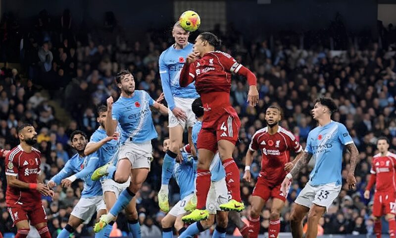 الدوري الإنجليزي يعود بمواجهات نارية.. ليفربول يستضيف مانشستر سيتي وسط عاصفة القضية المالية وصدام مرتقب بين يونايتد وتوتنهام